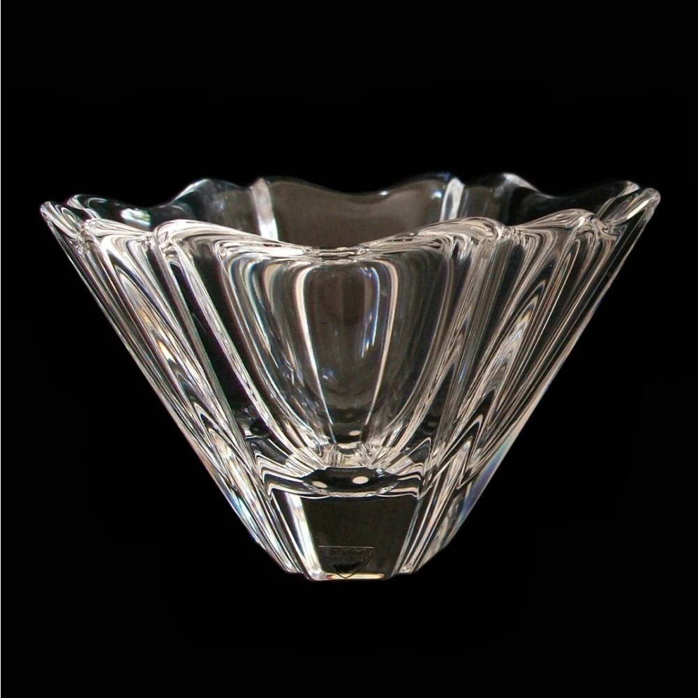 Orrefors Kostaboda ORION Clear Crystal Glass Art Bowl w/ Flared scalloped Rim